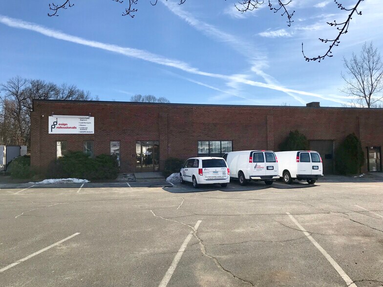 21 Jeffrey Rd, South Windsor, CT for sale - Primary Photo - Image 1 of 1