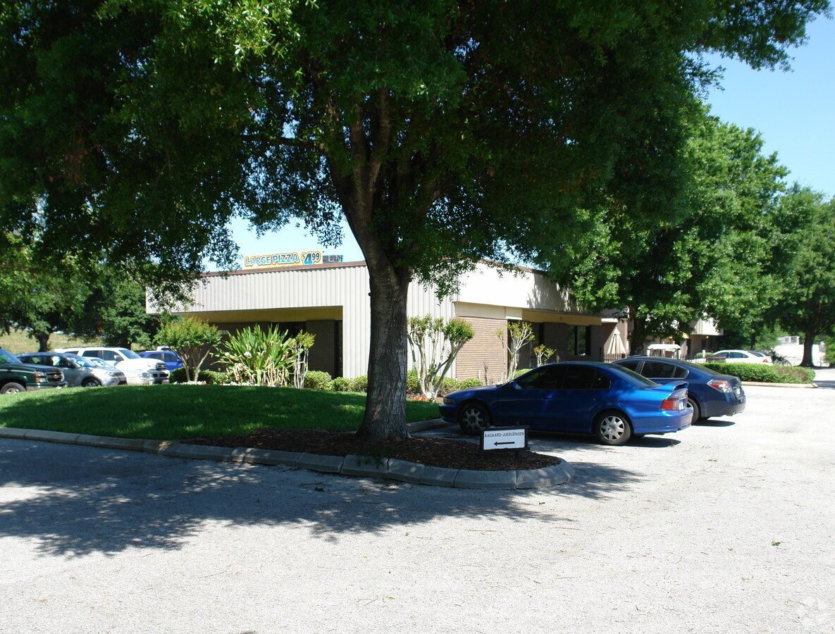 5695 Beggs Rd, Orlando, FL 32810