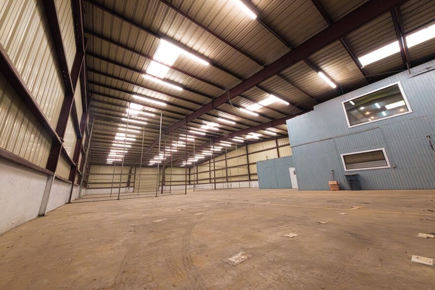 8569 Las Cruces Dr, Laredo, TX for lease - Interior Photo - Image 3 of 5