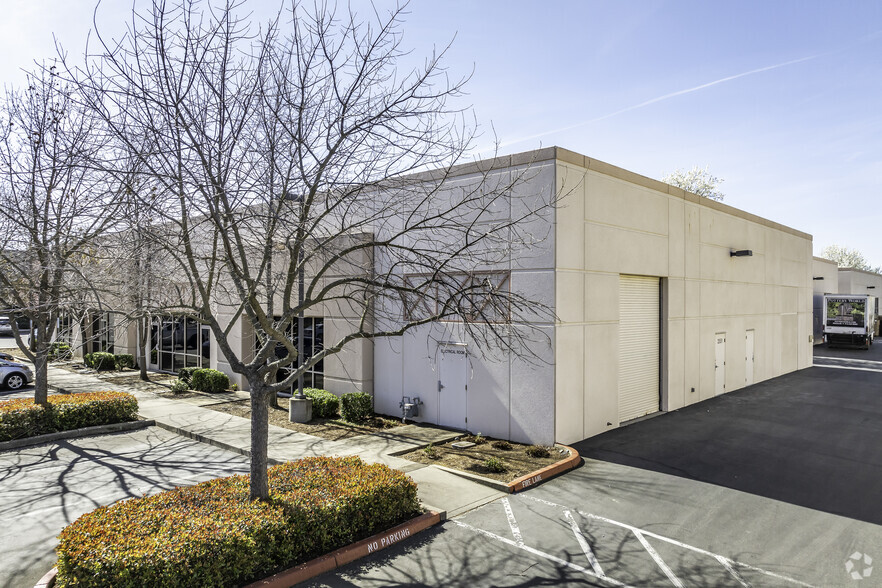 2551 Warren Dr, Rocklin, CA for sale - Building Photo - Image 2 of 7