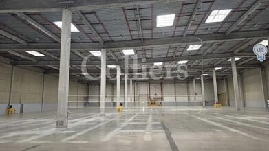 Office in Miramas for lease Building Photo- Image 2 of 10