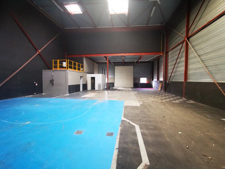 Flex in Montévrain for lease - Building Photo - Image 2 of 5