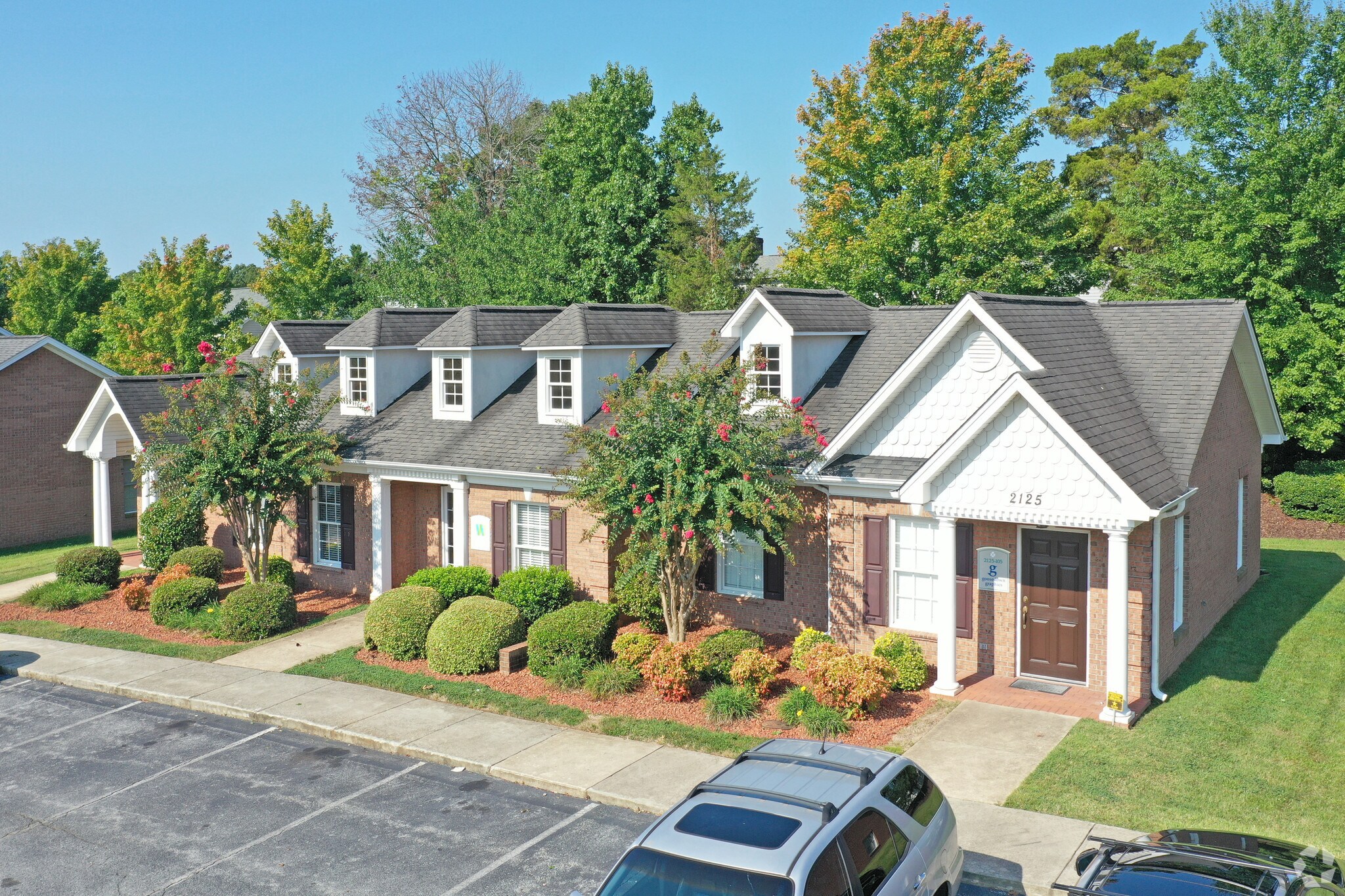 2125 Eastchester Dr, High Point, NC for sale Primary Photo- Image 1 of 1