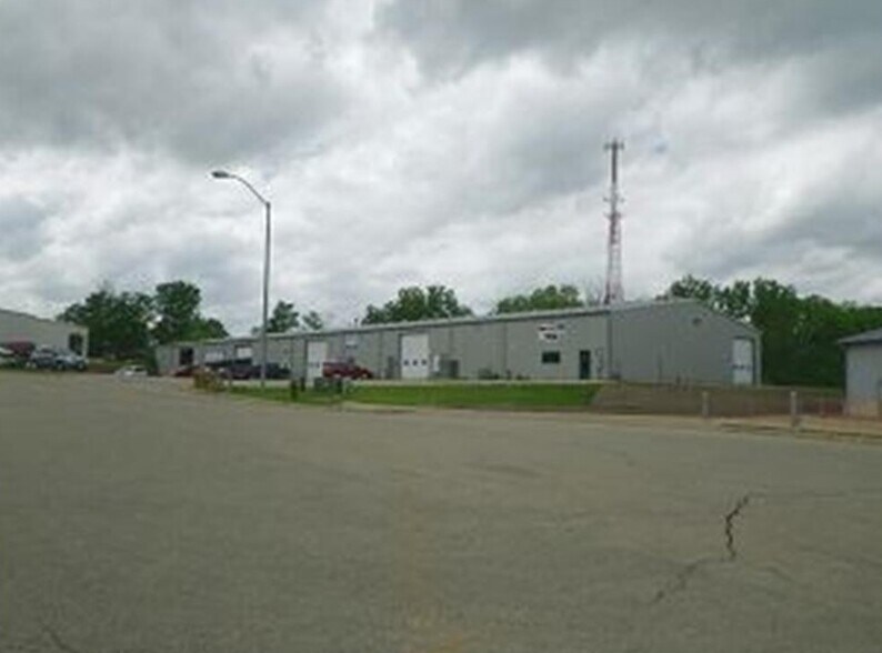 3185 Hughes Ct, Dubuque, IA for sale - Primary Photo - Image 1 of 1