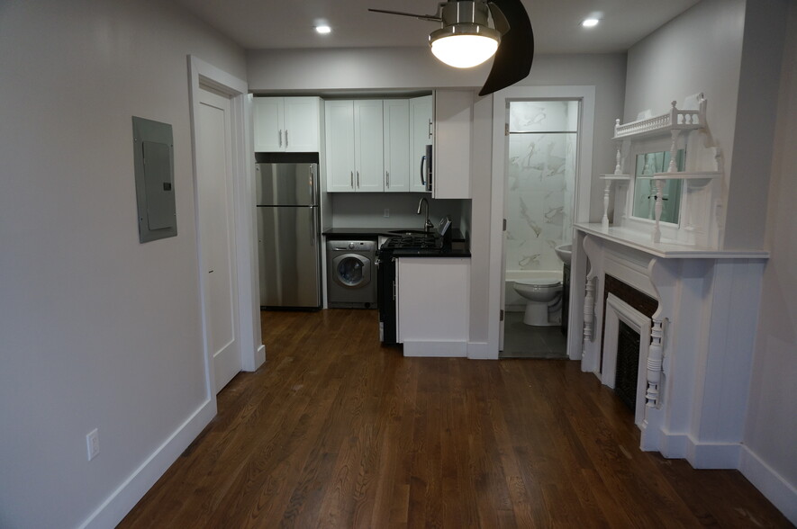 135 Decatur St, Brooklyn, NY for sale - Interior Photo - Image 3 of 11