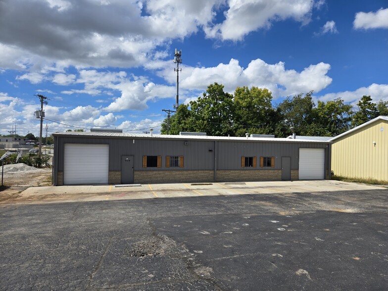 924 Locust Hill Cir, Belton, MO for lease - Building Photo - Image 2 of 13