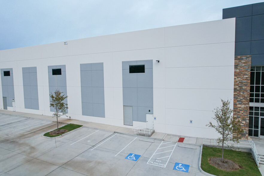 950 N IH-45, Hutchins, TX for lease - Building Photo - Image 3 of 112