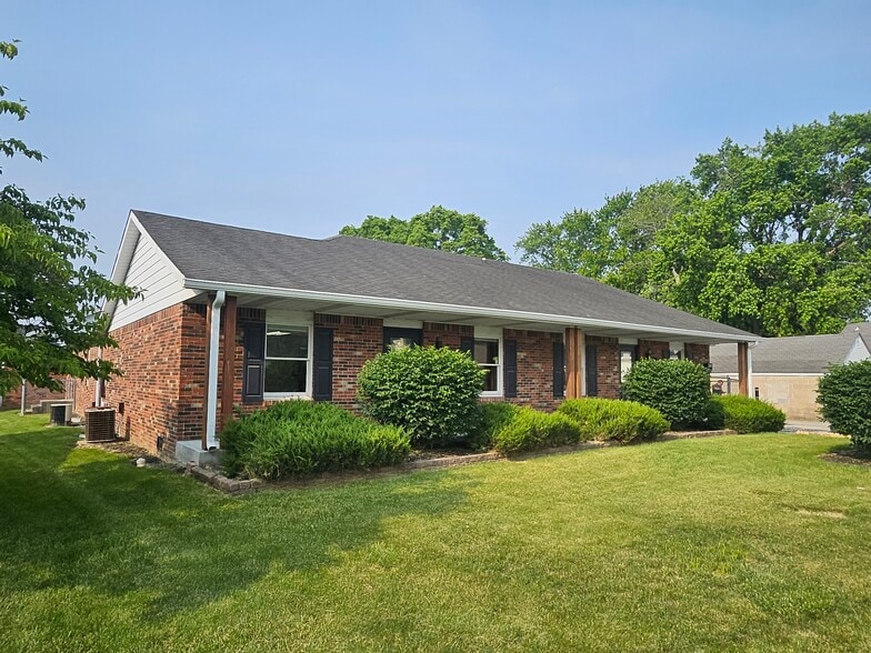 325 E Main St, Brownsburg, IN for lease - Building Photo - Image 1 of 13