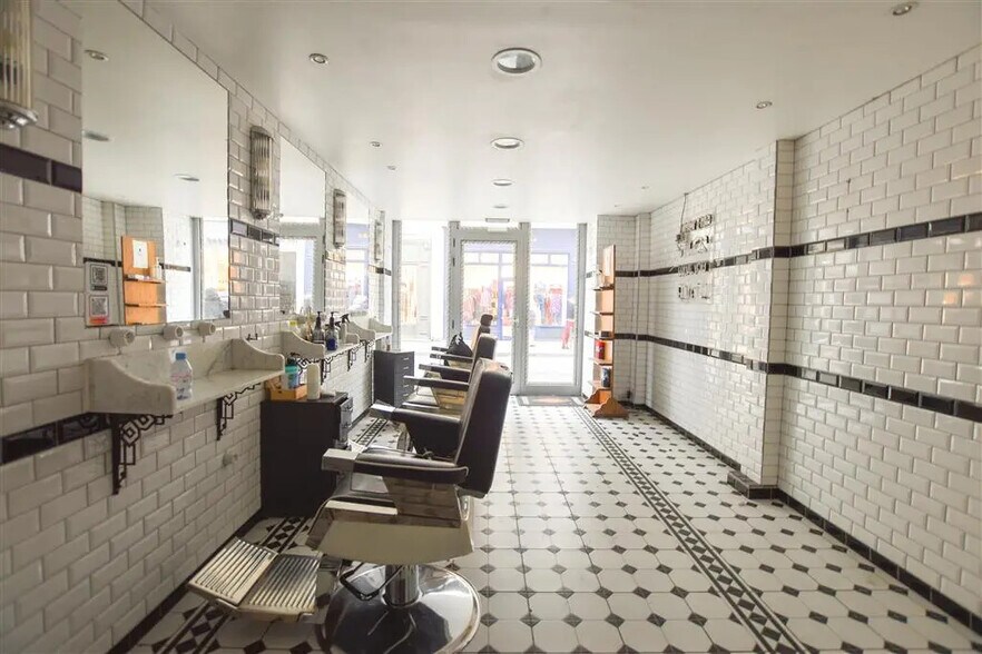 Retail in Paris for lease - Building Photo - Image 3 of 9