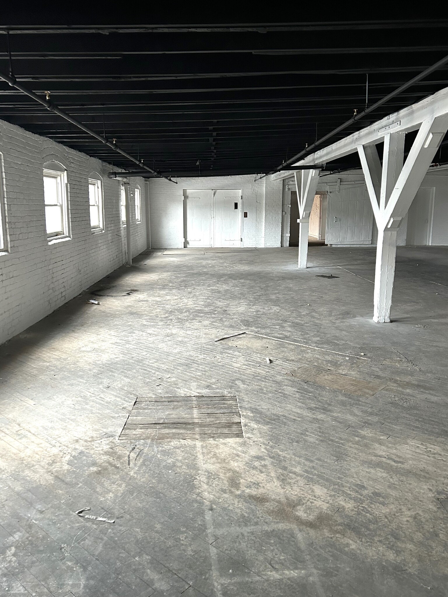 490 S Main St, Waterbury, CT for lease Interior Photo- Image 1 of 3