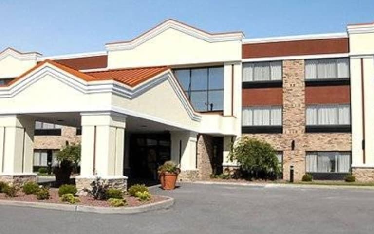 Michigan City Hospitality Properties portfolio of 2 properties for sale on LoopNet.com - Primary Photo - Image 1 of 2