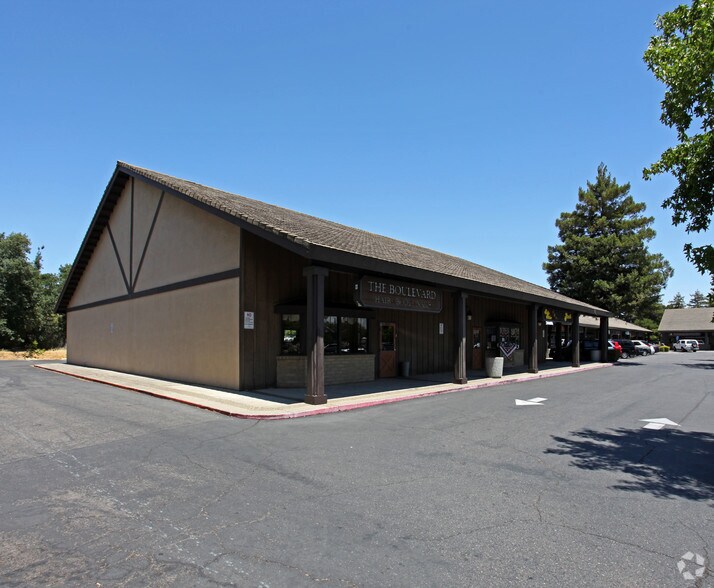 8703-8737 Elk Grove Blvd, Elk Grove, CA for lease - Primary Photo - Image 1 of 4