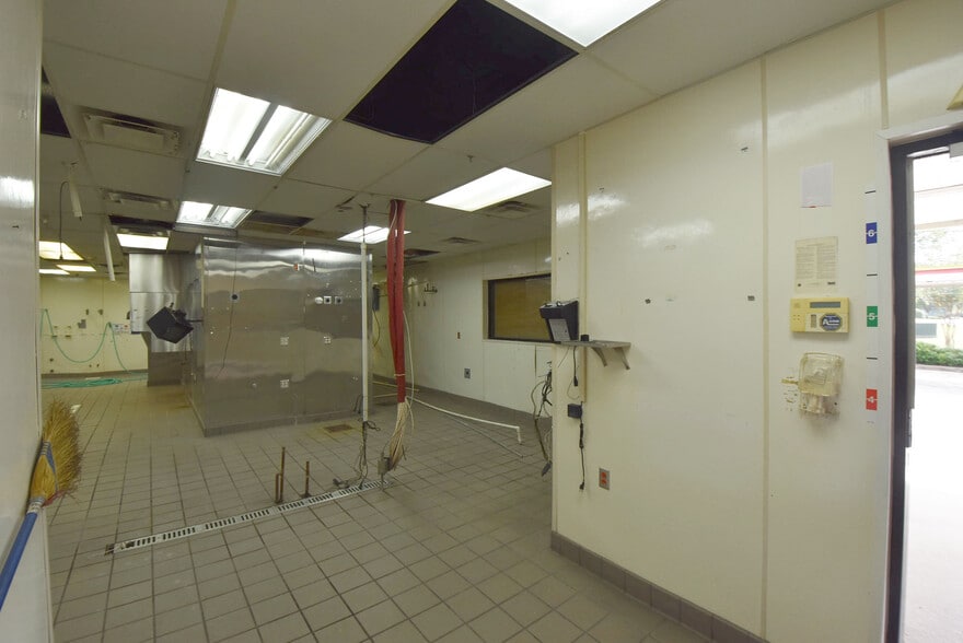 64 Carriage Oaks Dr, Tyrone, GA for lease - Building Photo - Image 3 of 51