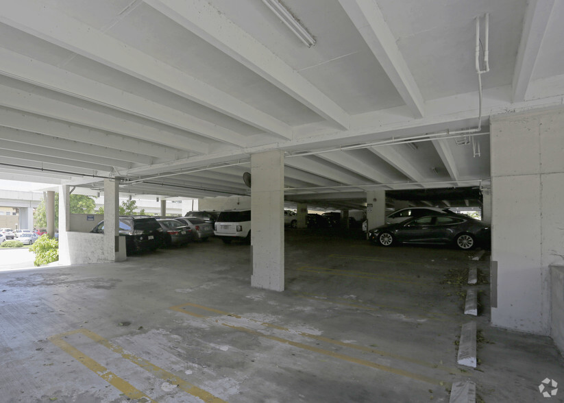 4649 Ponce de Leon Blvd, Coral Gables, FL 33146 - Gables Plaza | LoopNet