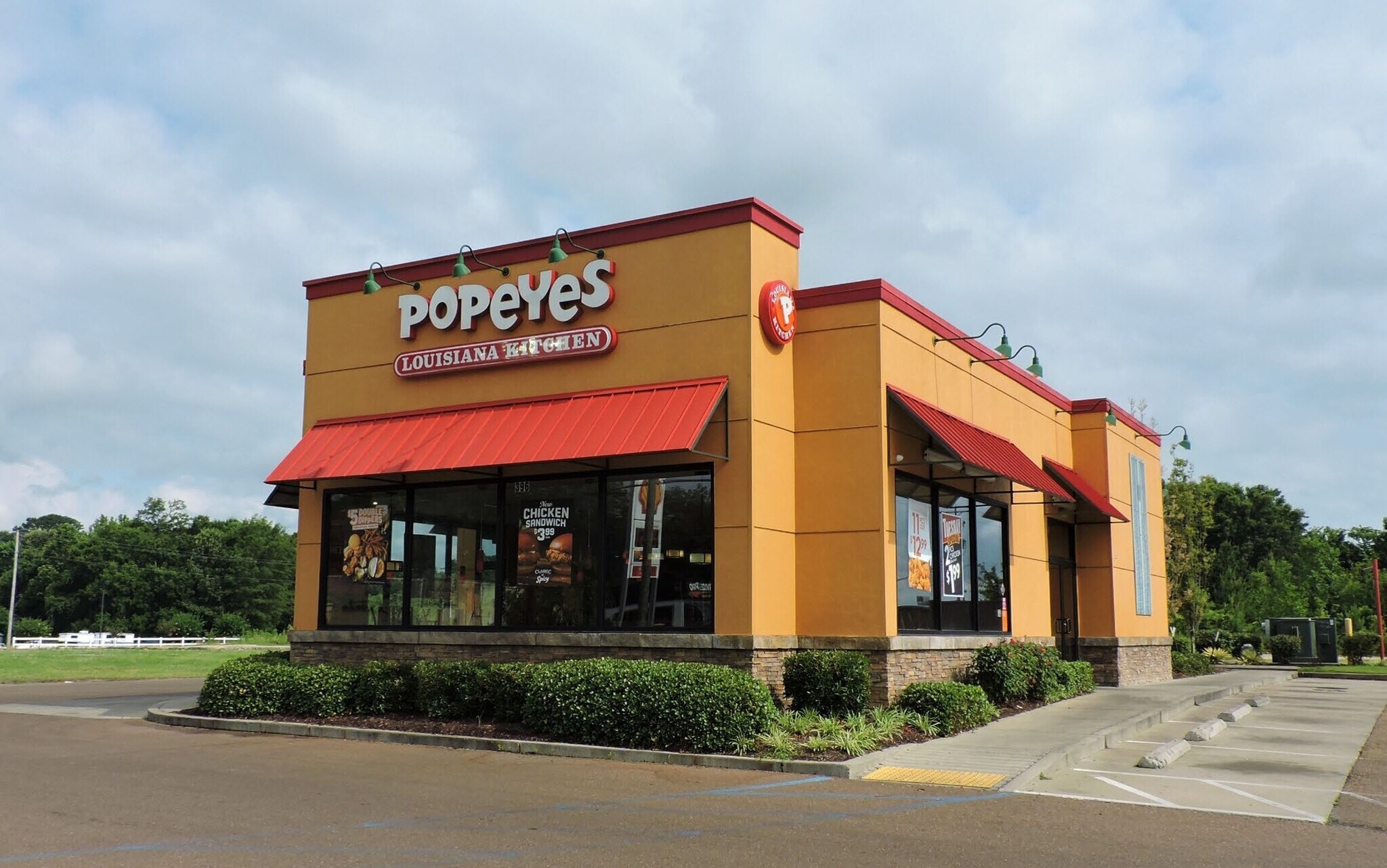 396 E Main St, Senatobia, MS for sale Primary Photo- Image 1 of 1