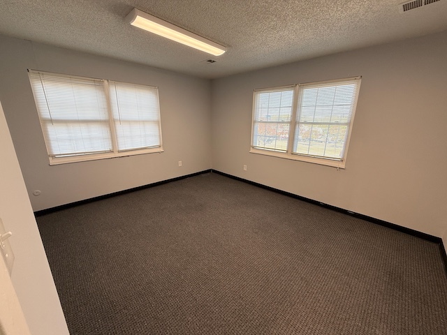 8001 Shawnee Mission Pky, Shawnee Mission, KS for lease Interior Photo- Image 1 of 2