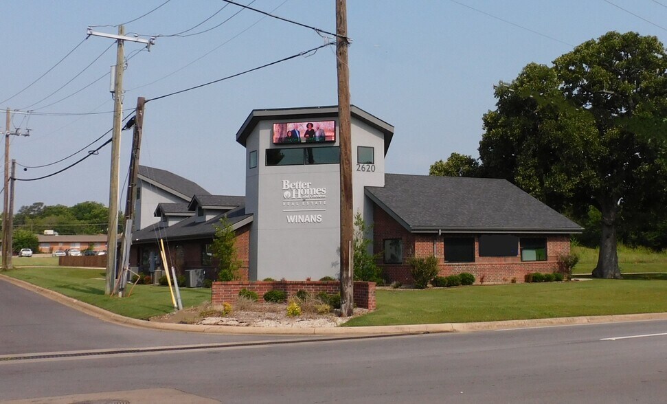 2620 N Travis St, Sherman, TX for lease - Building Photo - Image 2 of 4