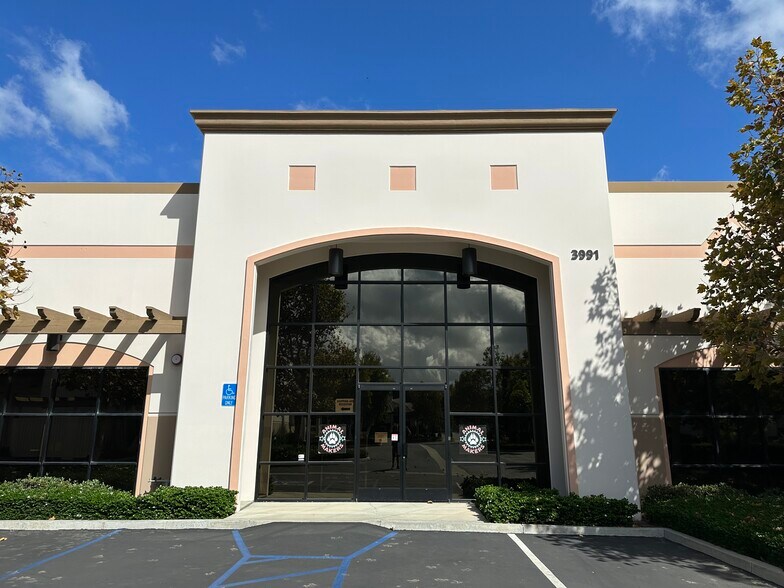 3991 Camino Ranchero Rd, Camarillo, CA 93012 Industrial for Lease