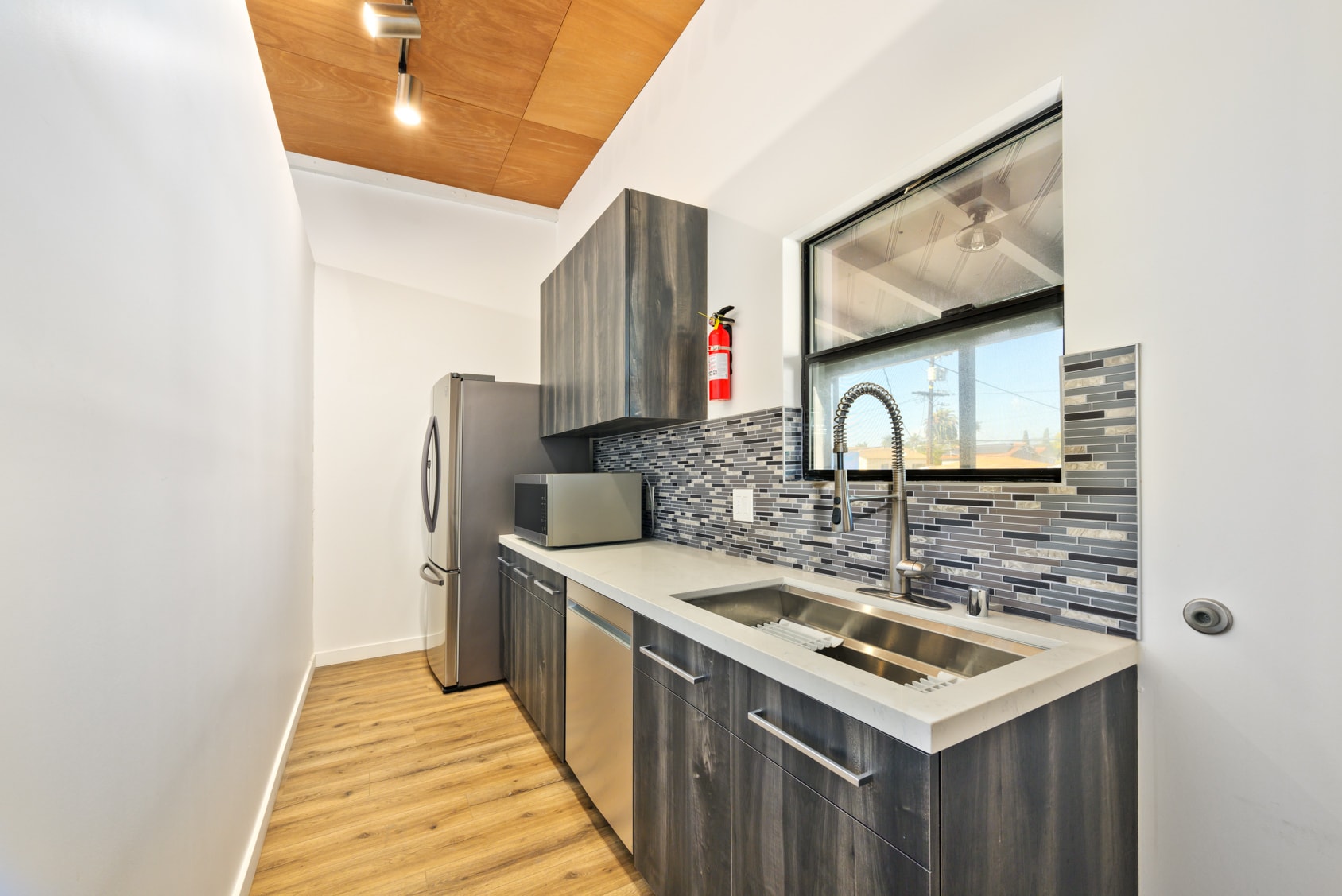 4207-4215 W Jefferson Blvd, Los Angeles, CA for lease Interior Photo- Image 1 of 9