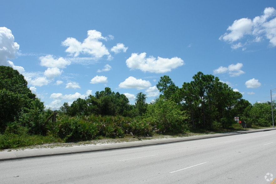 SW Port Saint Lucie Blvd 560 Feet Frontage by 250 Feet Deep, Port Saint Lucie, FL for sale - Primary Photo - Image 2 of 4