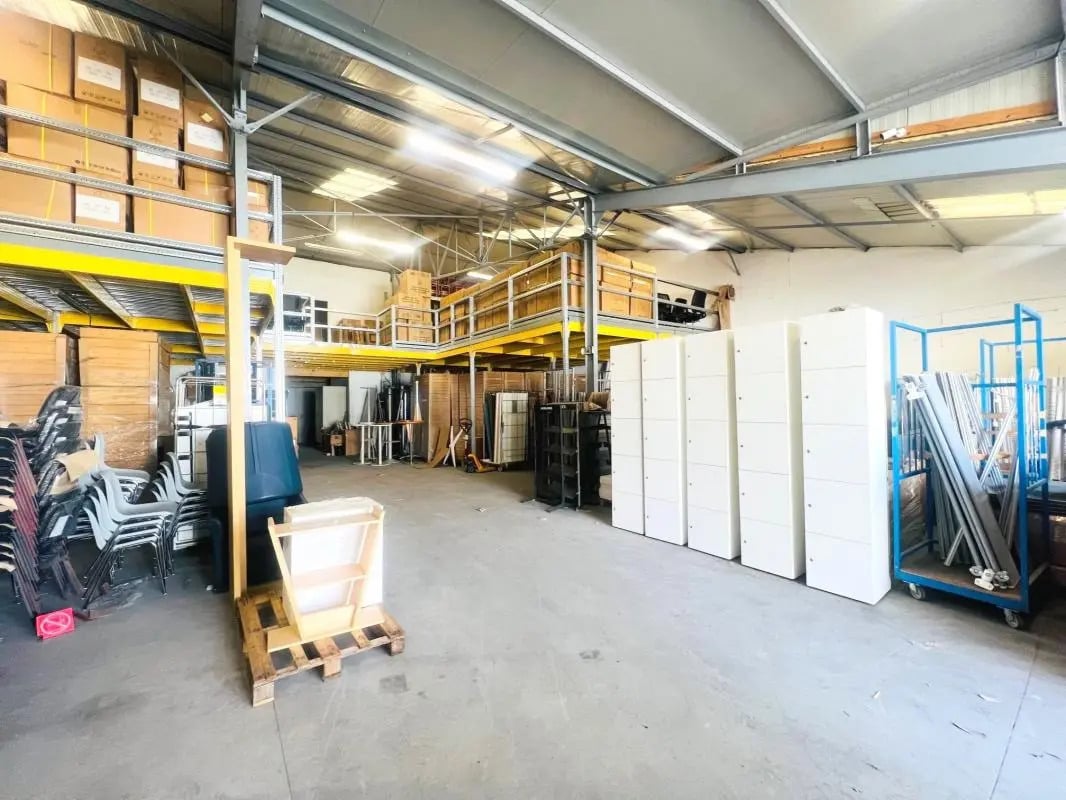 Flex in Aulnay-sur-Mauldre for lease Interior Photo- Image 1 of 14