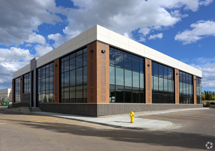 8560 Roper Rd, Edmonton, AB for lease - Building Photo - Image 2 of 9