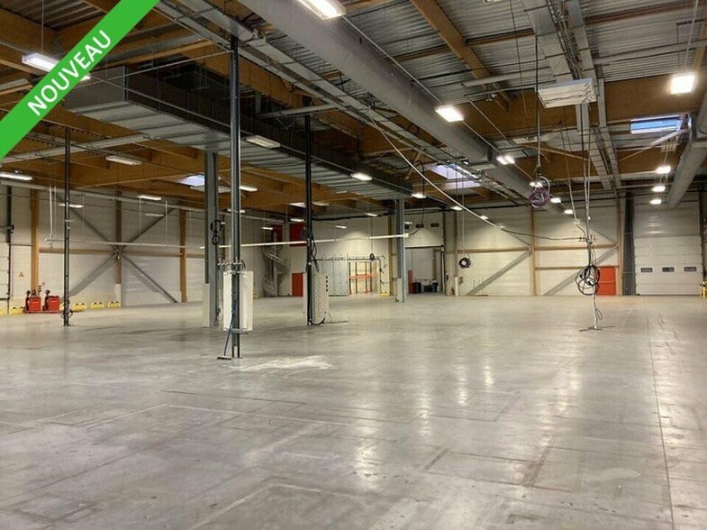 Industrial in Porcelette for sale - Interior Photo - Image 1 of 3