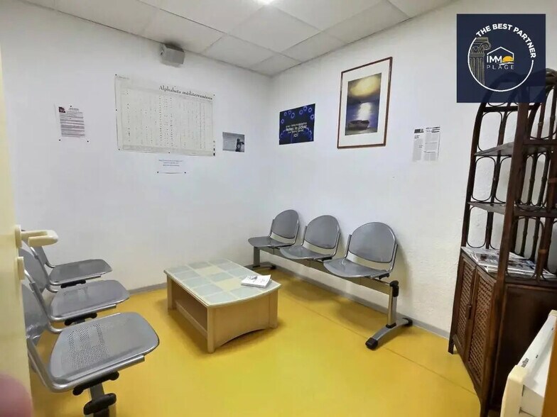 Office in Béziers for lease - Interior Photo - Image 3 of 10