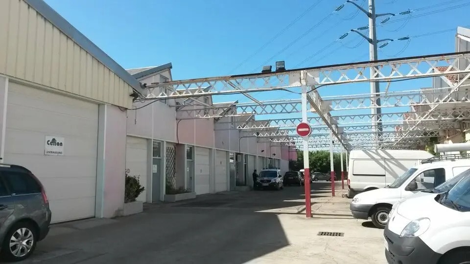 Industrial in Vénissieux for lease - Building Photo - Image 1 of 3