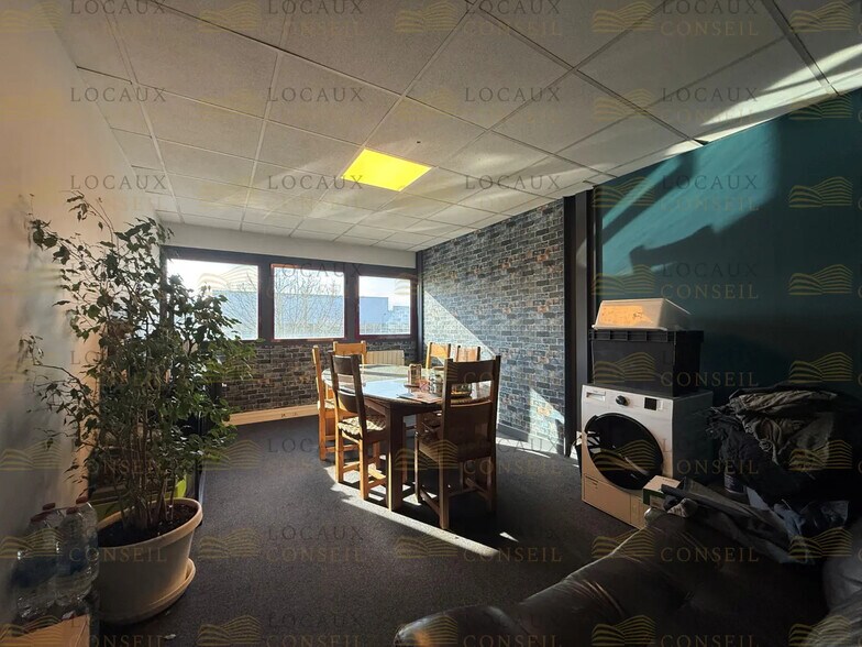 Flex in SAINT-OUEN-L'AUMONE for sale - Interior Photo - Image 2 of 7