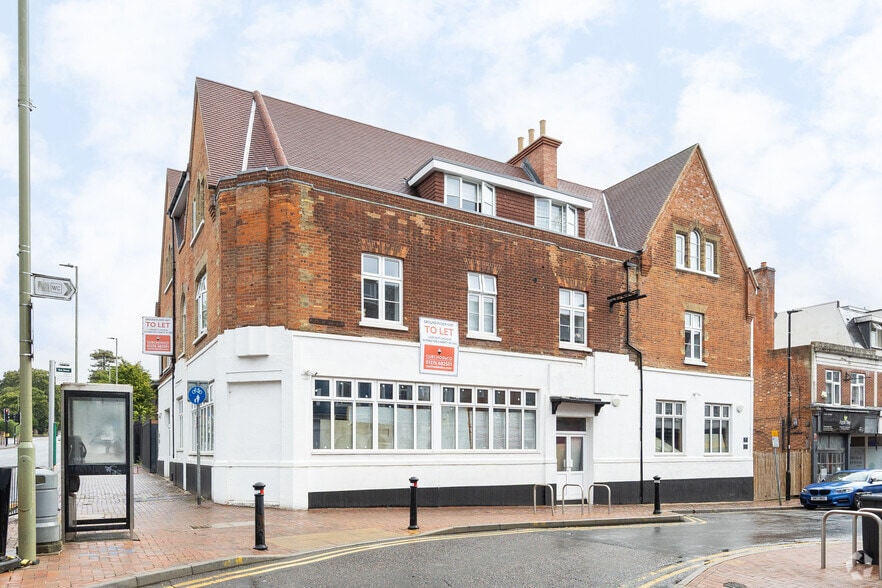 121 London Rd, Camberley for lease - Building Photo - Image 2 of 4