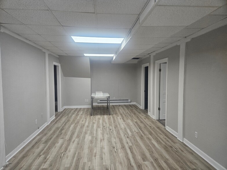1110 Brookstown Ave, Winston-Salem, NC for lease - Building Photo - Image 3 of 18