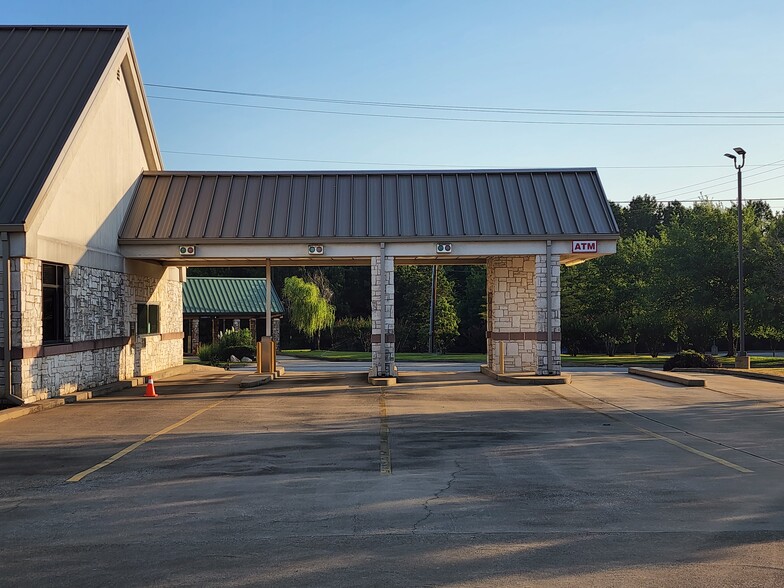 16920 Village Lake Dr, Lindale, TX for lease - Building Photo - Image 2 of 5