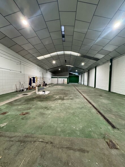 Calle de la Pirotécnia, 33, Madrid, Madrid for lease - Building Photo - Image 2 of 21