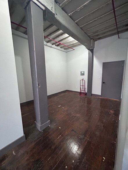 250 44th St, Brooklyn, NY for lease - Interior Photo - Image 1 of 1