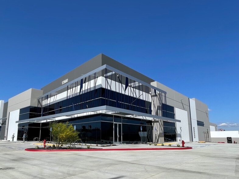 13900 Carmenita Rd, Santa Fe Springs, CA for lease - Building Photo - Image 1 of 2