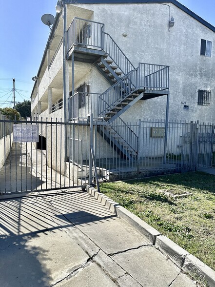 3120 W 71st St, Los Angeles, CA for sale - Building Photo - Image 3 of 5