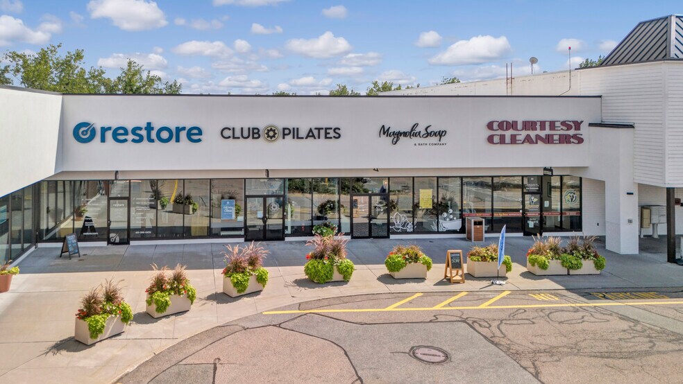 1000 Division St, East Greenwich, RI for lease - Building Photo - Image 2 of 9