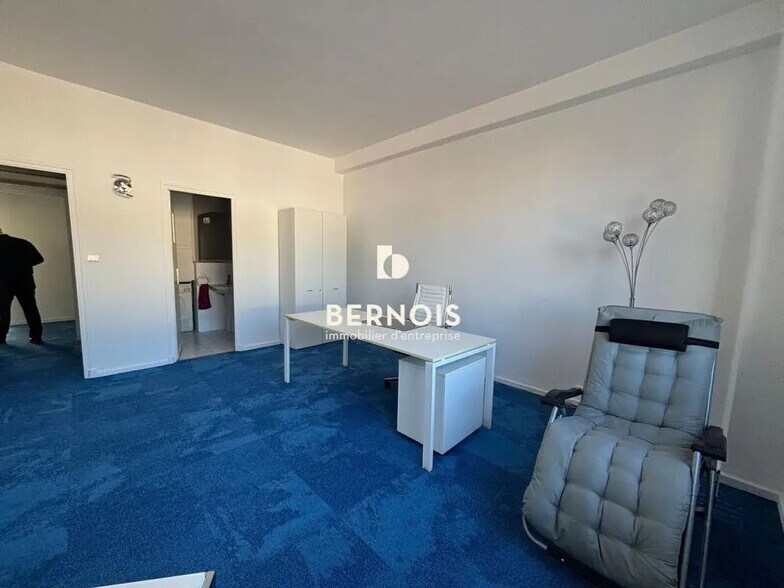Office in Toulon for lease - Interior Photo - Image 3 of 4