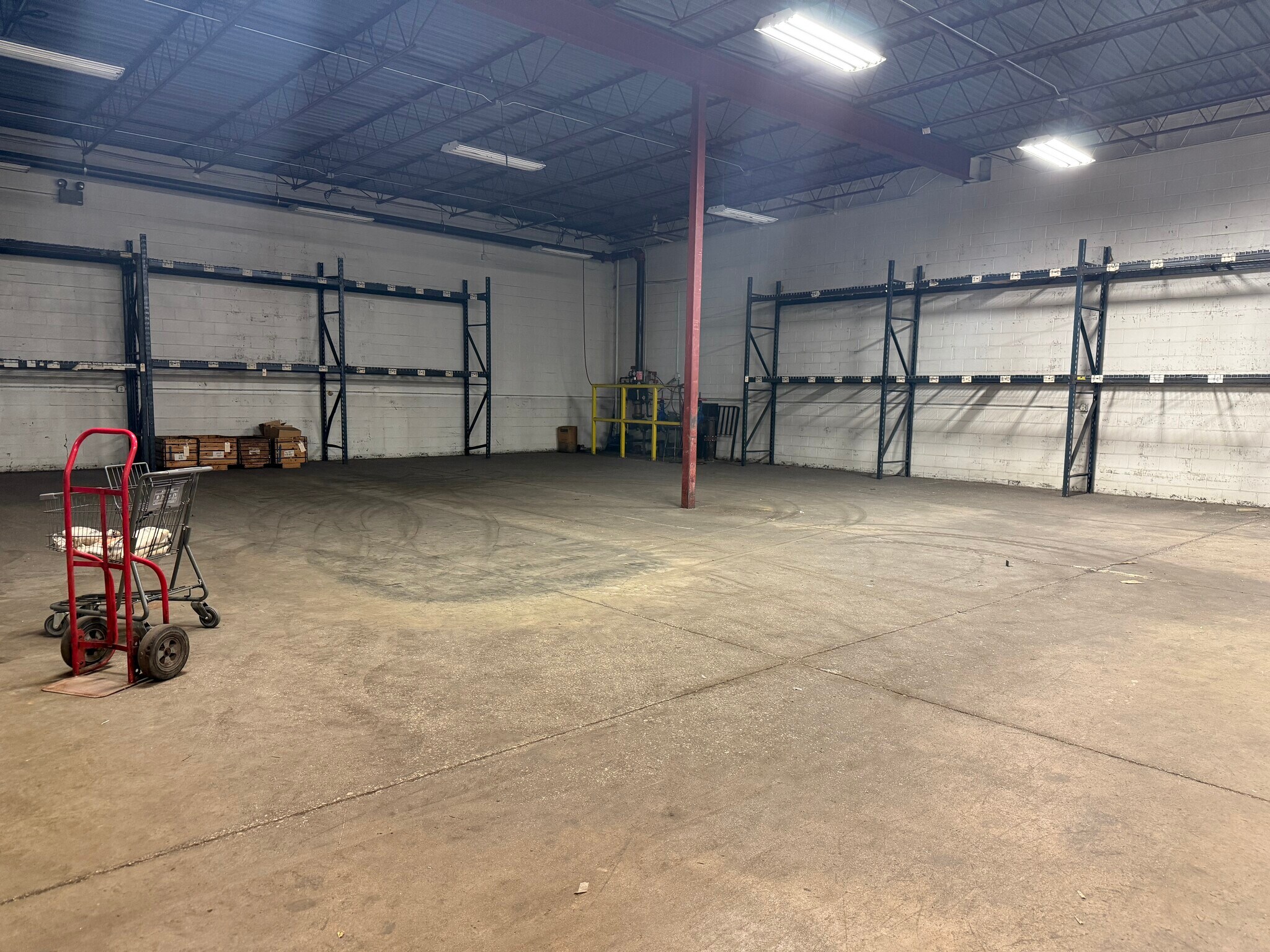 711 19th St, Rockford, IL for lease Interior Photo- Image 1 of 7
