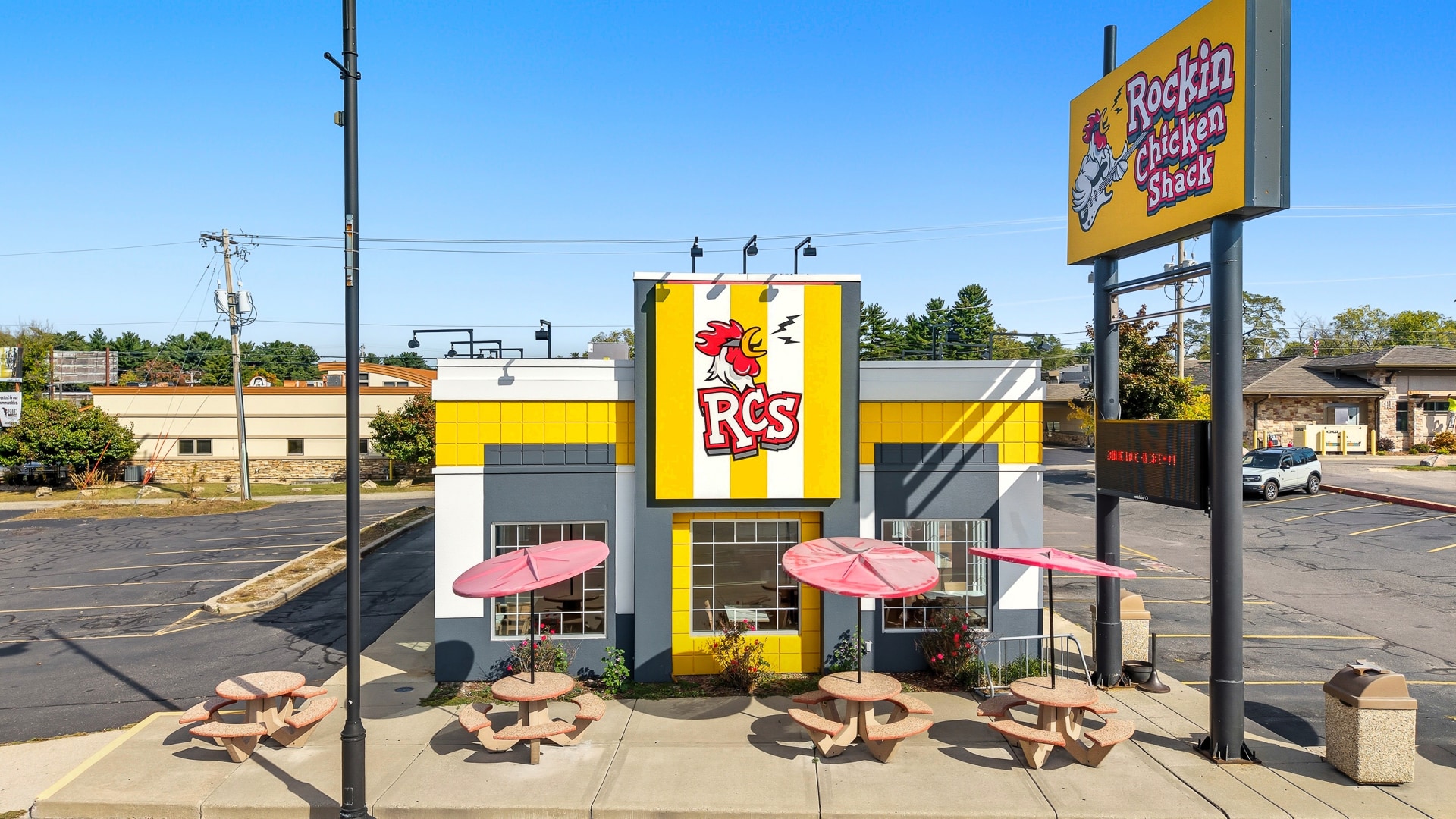 31 S Wisconsin Dells Pky, Lake Delton, WI for sale Primary Photo- Image 1 of 50