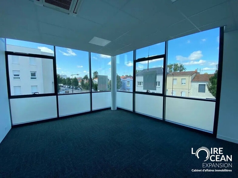 Office in Nantes for lease - Interior Photo - Image 1 of 5