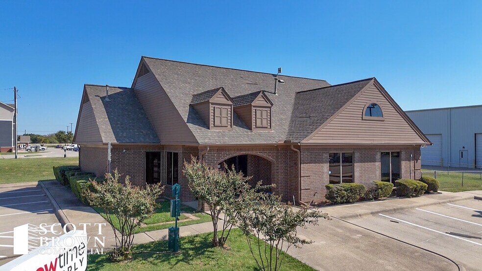 2400 Worthington St, Denton, TX for lease - Building Photo - Image 1 of 15