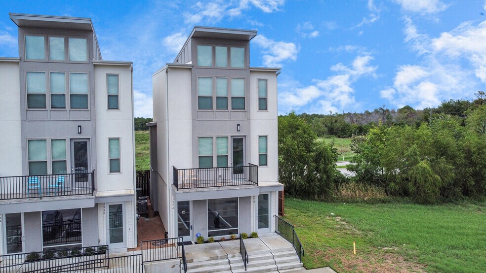 397 N Centro Cir, Shenandoah, TX for sale - Building Photo - Image 1 of 1