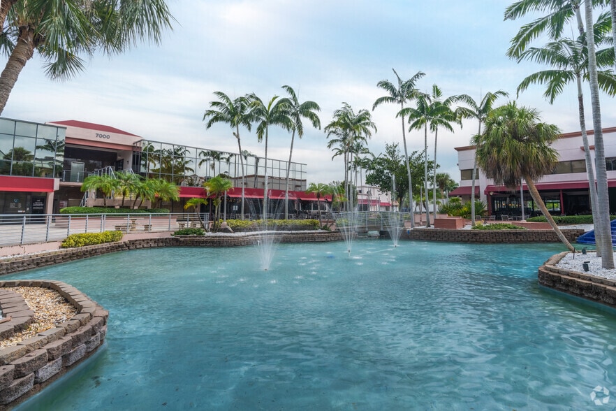 7000 W Camino Real, Boca Raton, FL for sale - Building Photo - Image 2 of 7