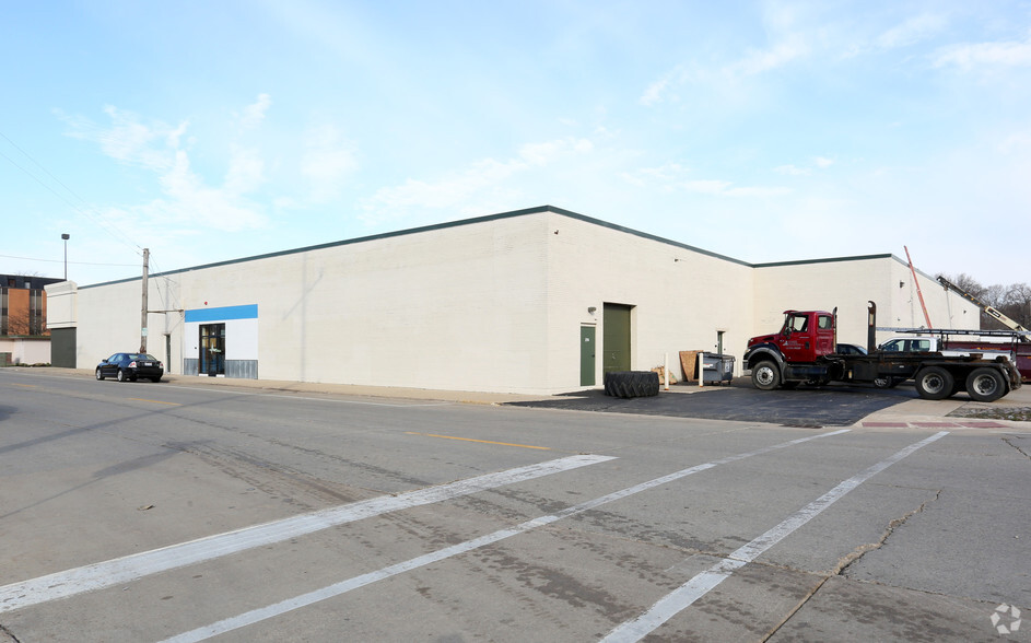 110 S State St, Belvidere, IL for lease - Building Photo - Image 3 of 11