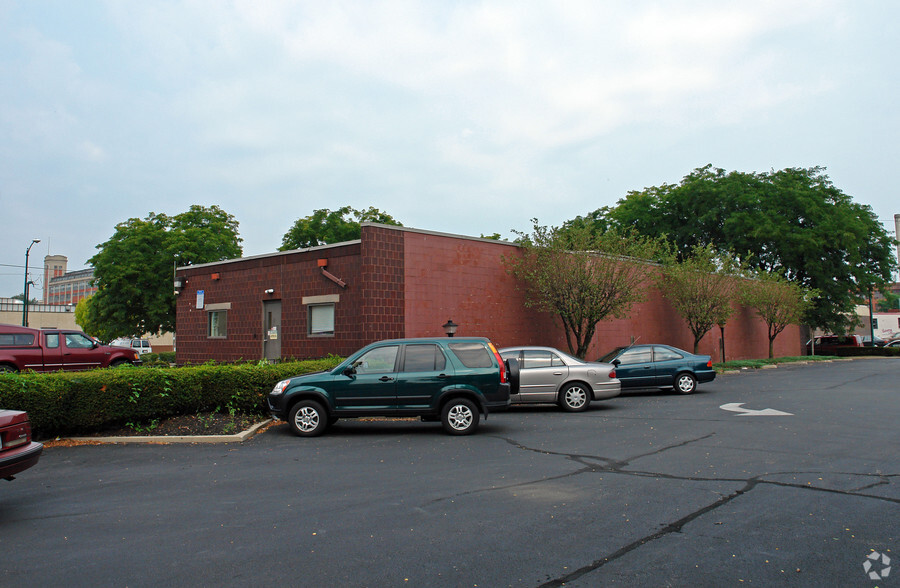 75 W Main St, Springfield, OH for lease - Building Photo - Image 2 of 4