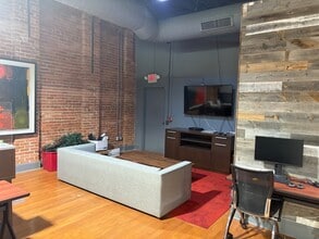 107 S Franklin St, Tampa, FL for lease Interior Photo- Image 1 of 4