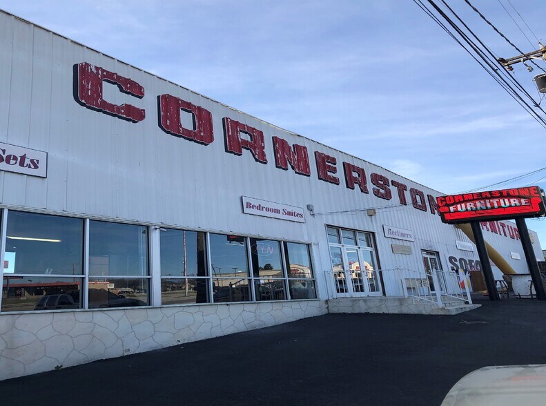 2615 Jacksboro Hwy, River Oaks, TX 76114