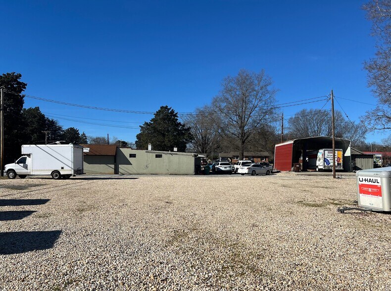 705 E Fairfield Rd, High Point, NC for sale - Building Photo - Image 2 of 6
